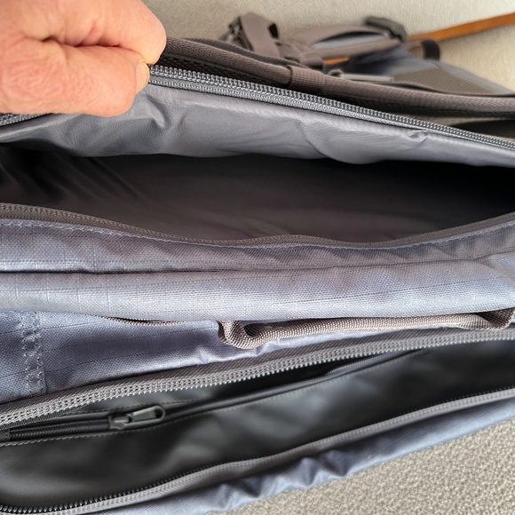 TIMBUK2 BACKPACK-LIKE NEW - Picture 5 of 7